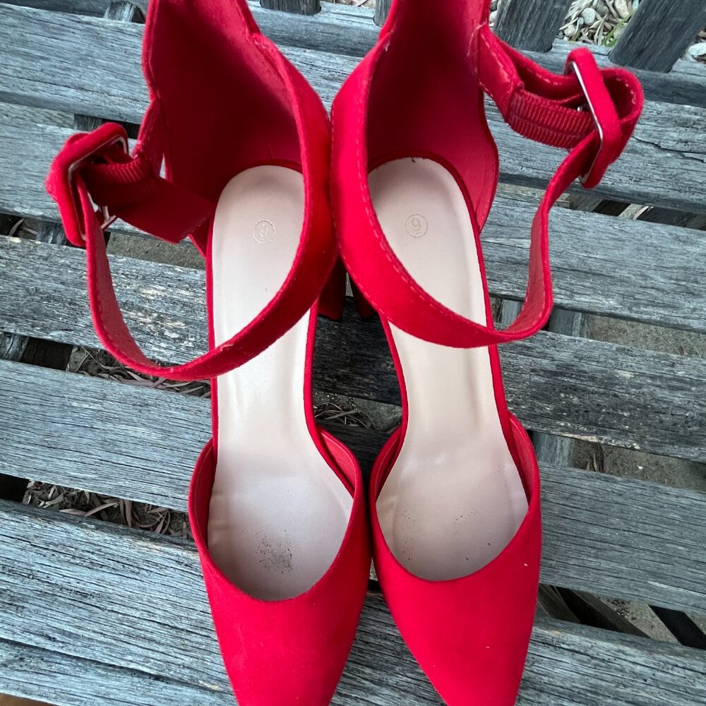 My Soft Women's Heel Ankle Strap Closed Toe New Red Chunky Shoes, Size 9 - Picture 13 of 15
